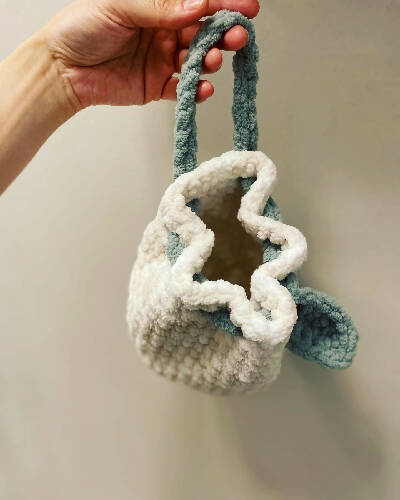 Pouch purse