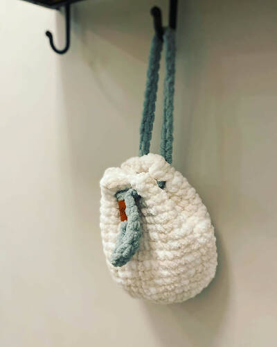 Pouch purse